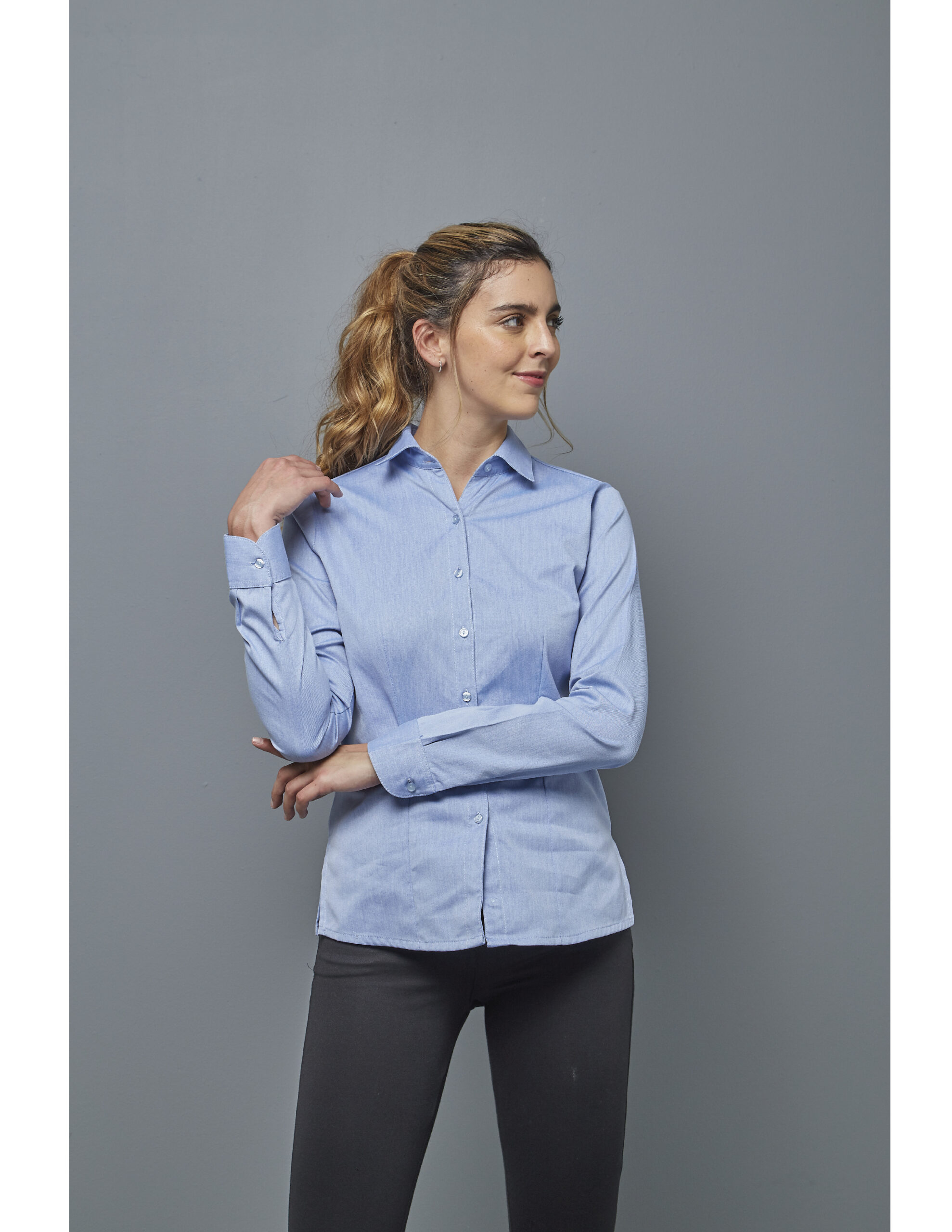 Camisa ejecutiva azul de mujer manga larga