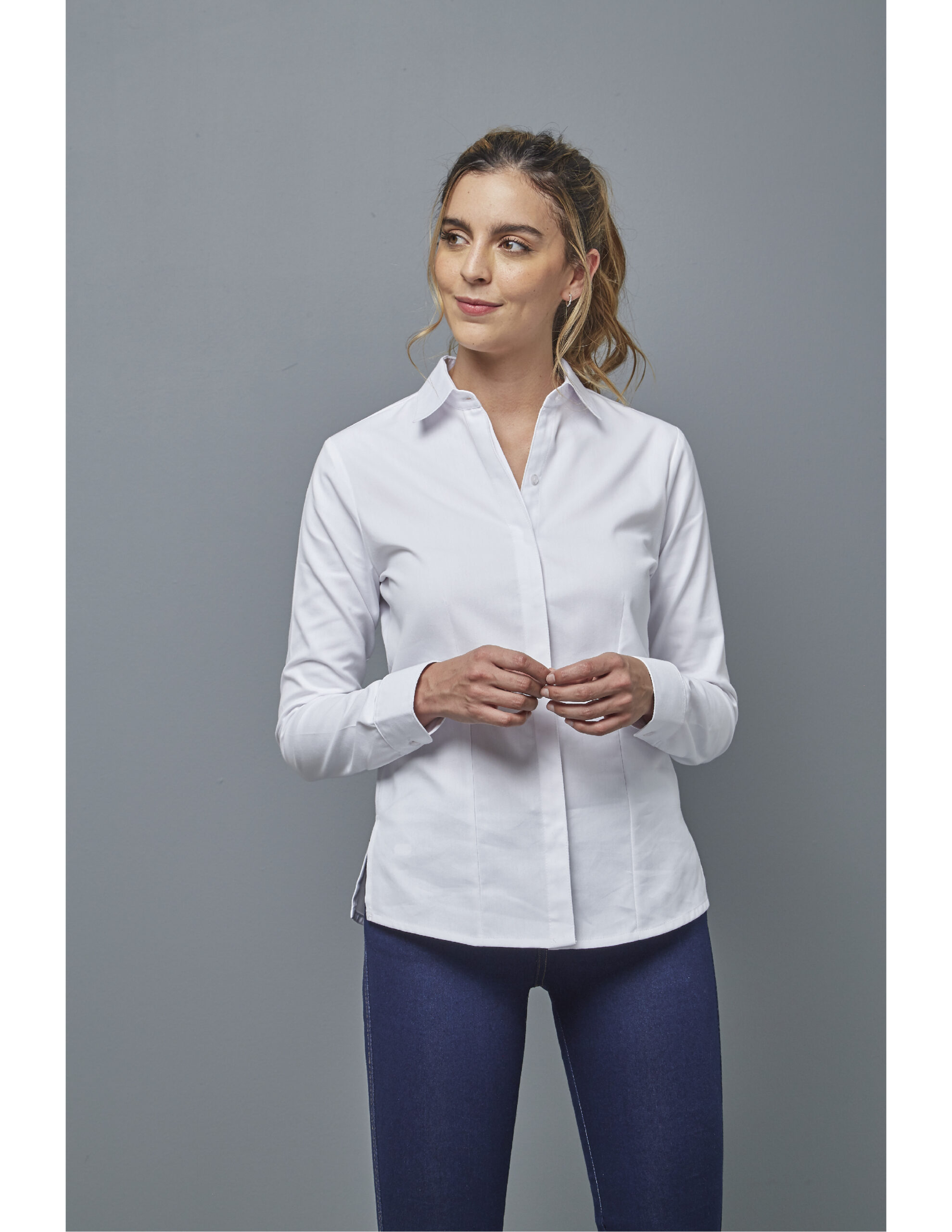 Camisa ejecutiva blanca de mujer manga larga
